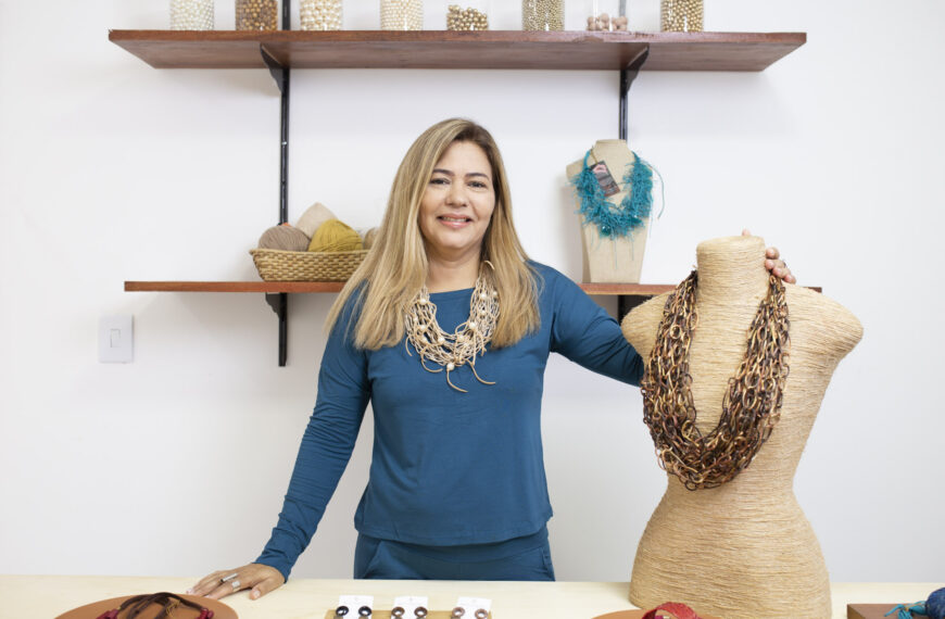 A artesã que começou a empreender com R$ 50 e já exportou para cinco países