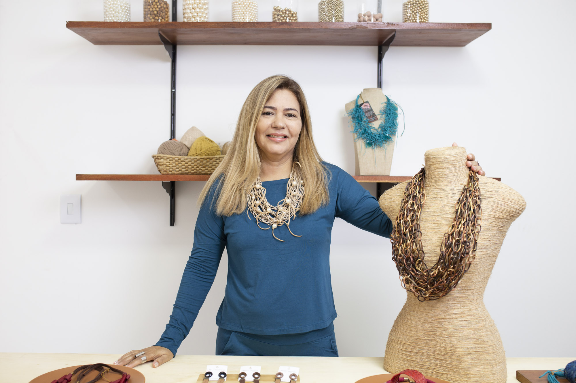 A artesã que começou a empreender com R$ 50 e já exportou para cinco países