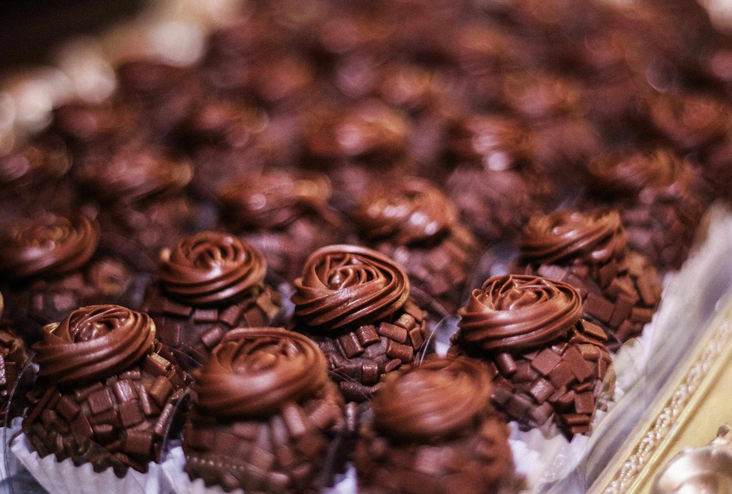 Da cozinha ao CNPJ: como confeiteiras e doceiras podem se formalizar como MEI